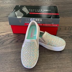 Skechers slip on little girls shoes size 1 great condition